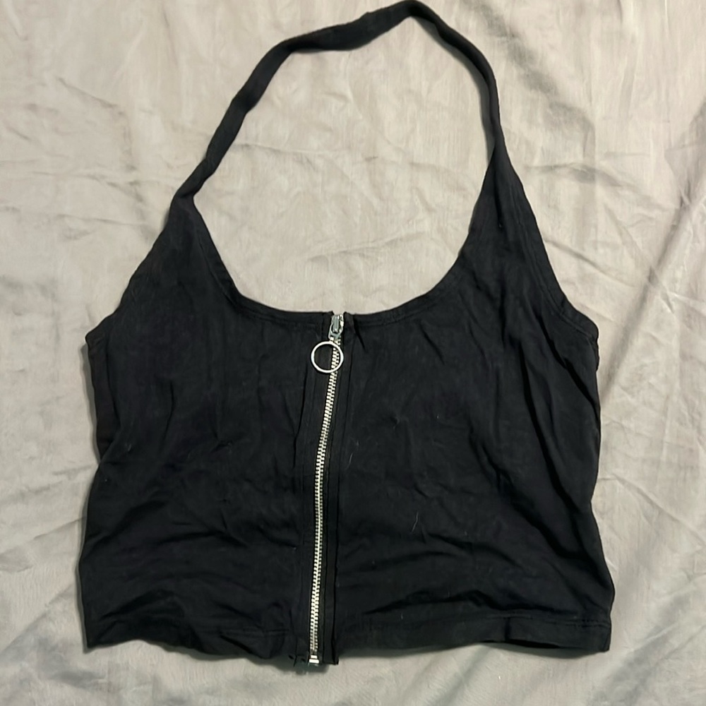 Me to we black going out top with zipper. Great condition